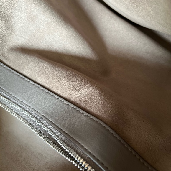 ❤️❤️BNWOT- Sondra Robert's Squared Vegan Leather Tote Satchel Shoulder Bag❤️❤️ - Picture 12 of 14